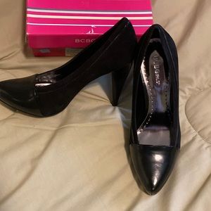 BCBG black suede and leather pump size 10 NIB